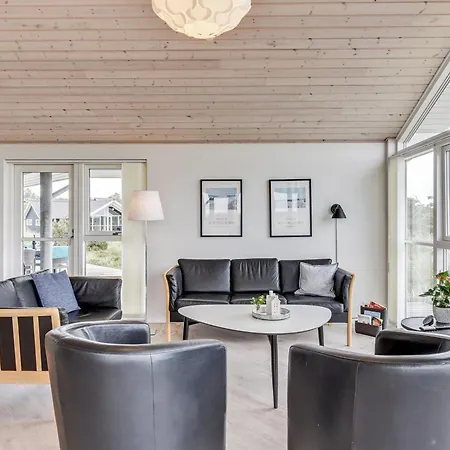 Luzia - 1-2km From The Sea By Interhome